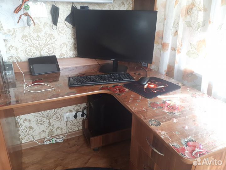 Компьютерный стол