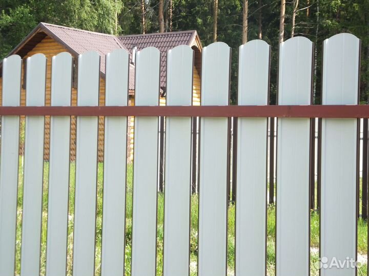 Заборы из профнастила для дачи