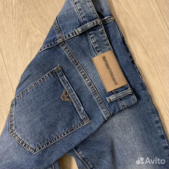 Джинсы Armani