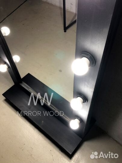 Зеркало с подсветкой на подставке