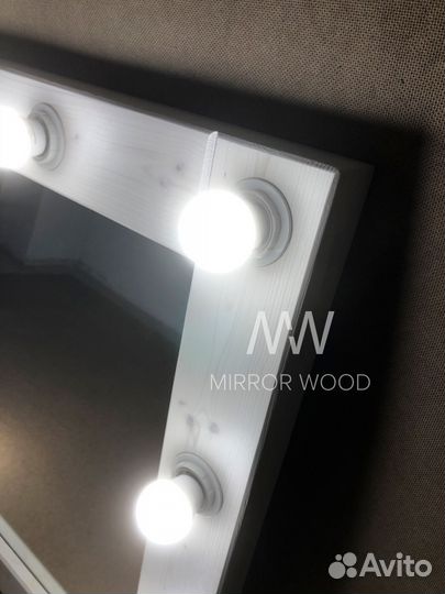 Зеркало с подсветкой настольное