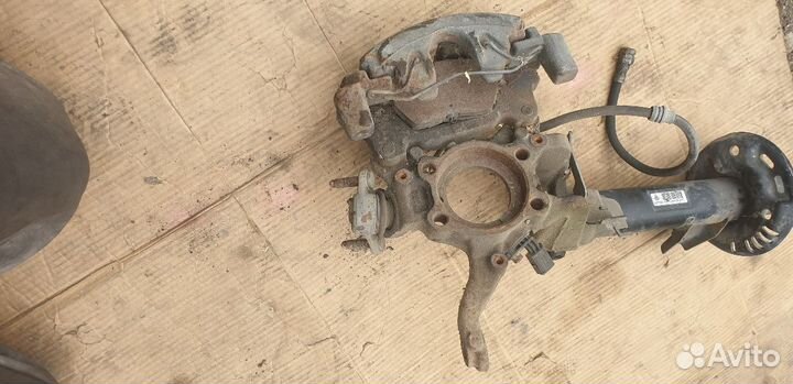 Суппорт левый Golf 5