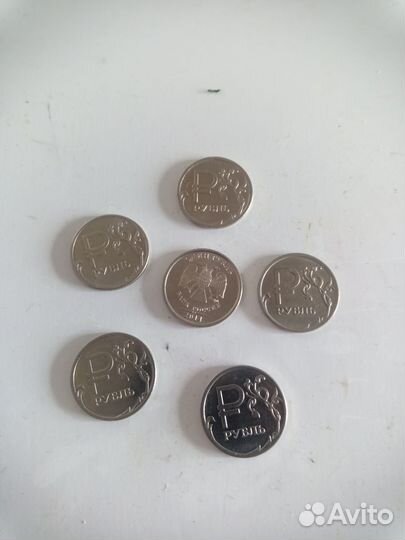 Продам монеты рубль Р