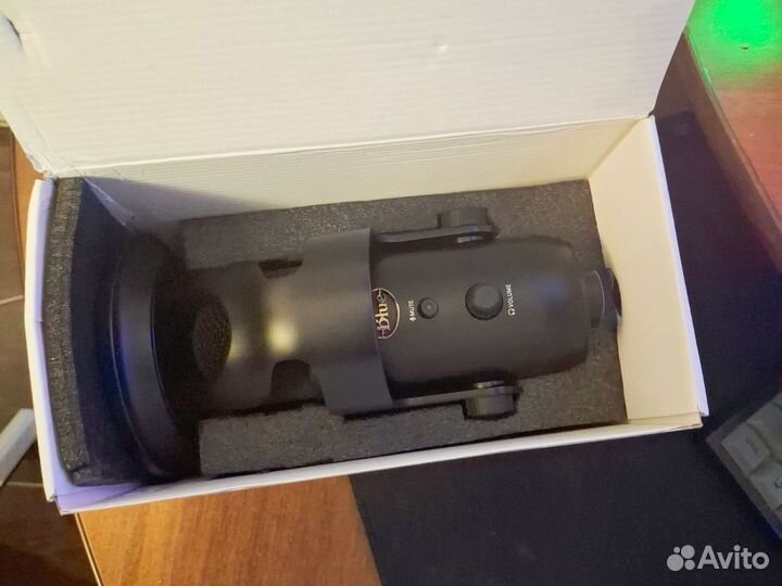 Микрофон Blue Yeti Blackout