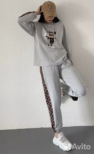 Костюм женский