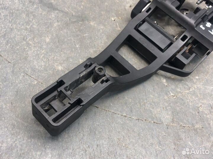 Кронштейн ручки наружный задний левый Ford Focus 3