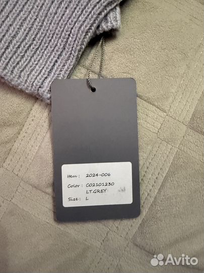 Свитер женский новый Maison David