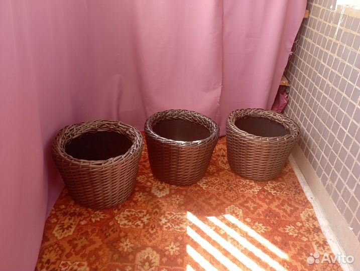 Кашпо из искусственного ротанга