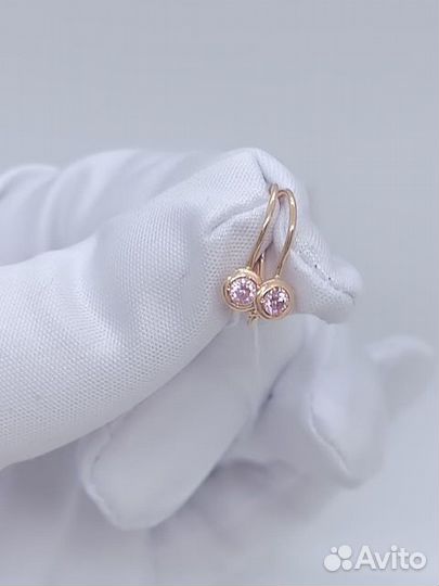 Золотые серьги с камнем