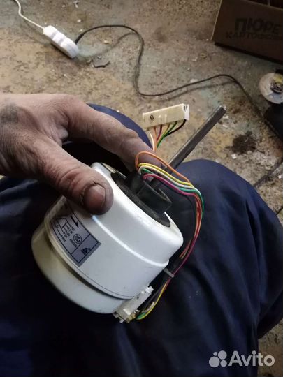 Двиготель внутреннего блока кондицыонера