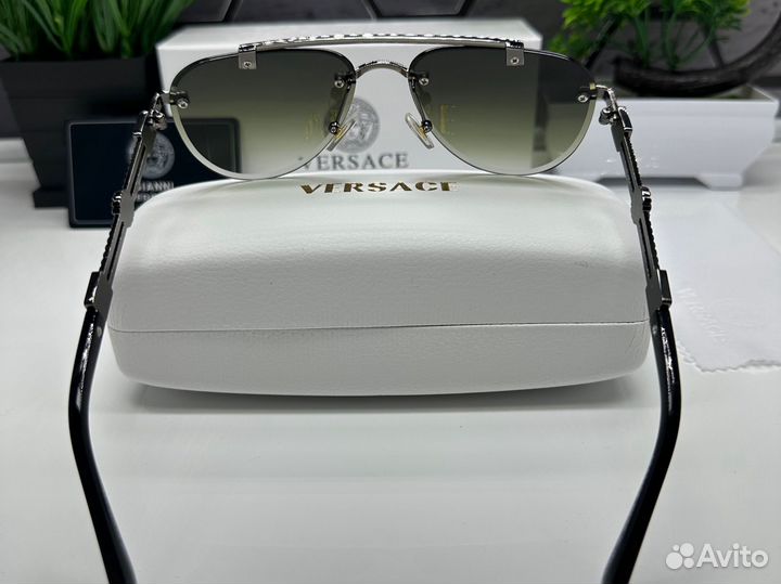 Солнцезащитные очки versace