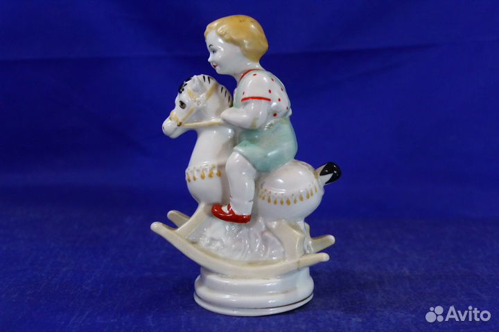 Фарфор статуэтка Всадник мальчик на лошадке склейк