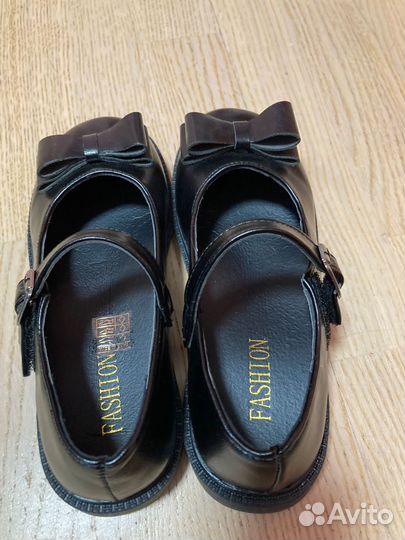 Туфли для девочки 34,5 размер новые