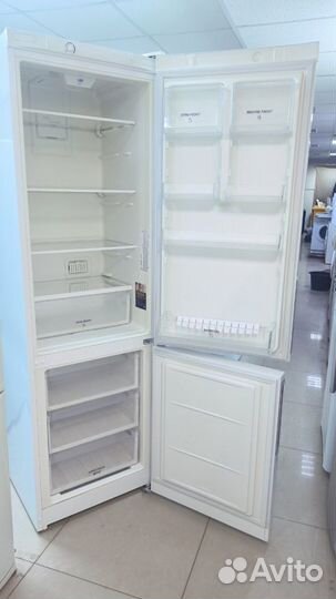 Холодильник Hotpoint Ariston HF 4200W