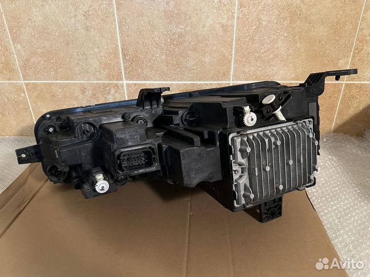 Фара передняя правая оригинал на Zeekr 001