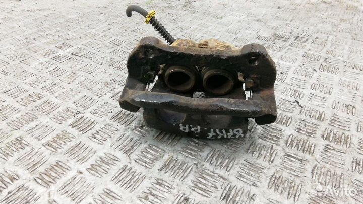 Суппорт передний правый Land Rover SEG500040