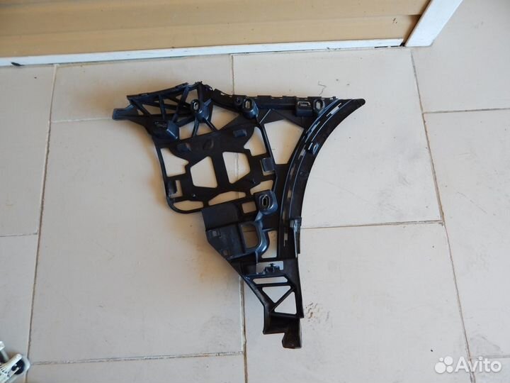 Крепление бампера заднее левое Mercedes-Benz Gle