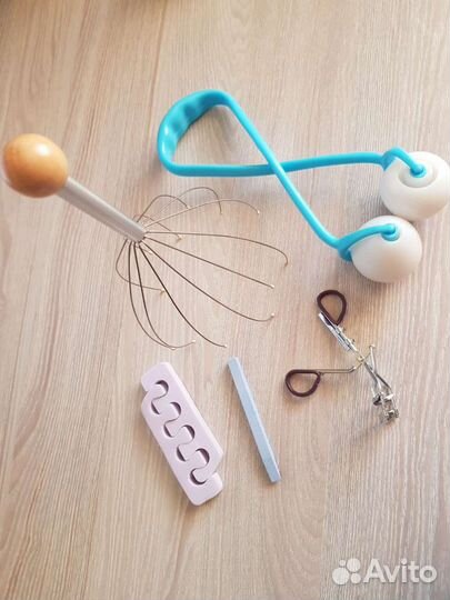 Массажер, щипцы для ресниц и пр