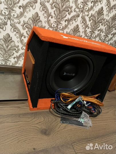 Активный сабвуфер