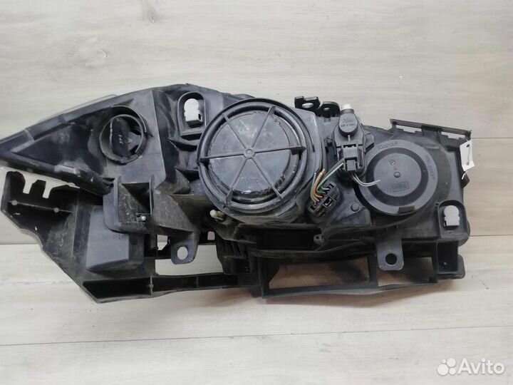 Фара левая Renault Megane 2 рест