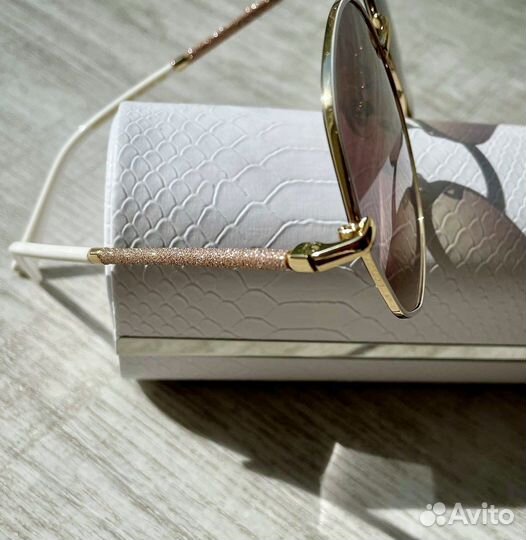 Солнцезащитные очки женские брендовые