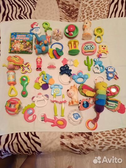 Первые игрушки для малыша