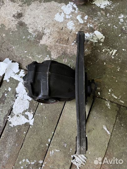 Редуктор задний на Мерседес Е-200. 211 кузов