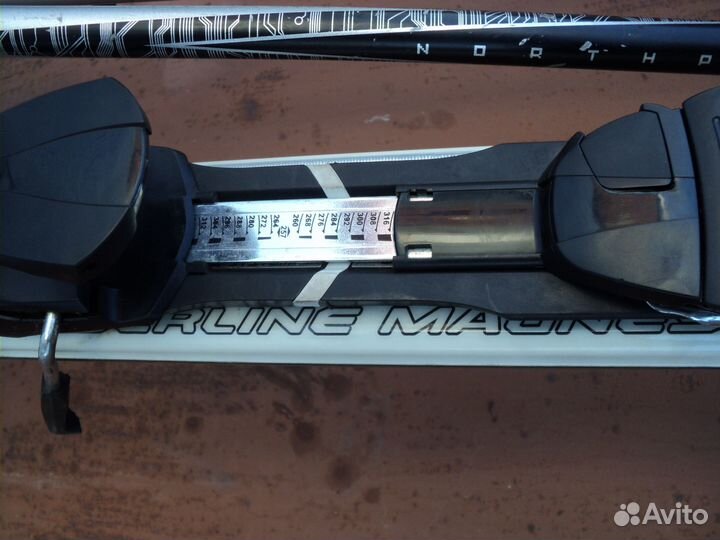 Горнолыжные лыжи salomon ботинки atomic и палки