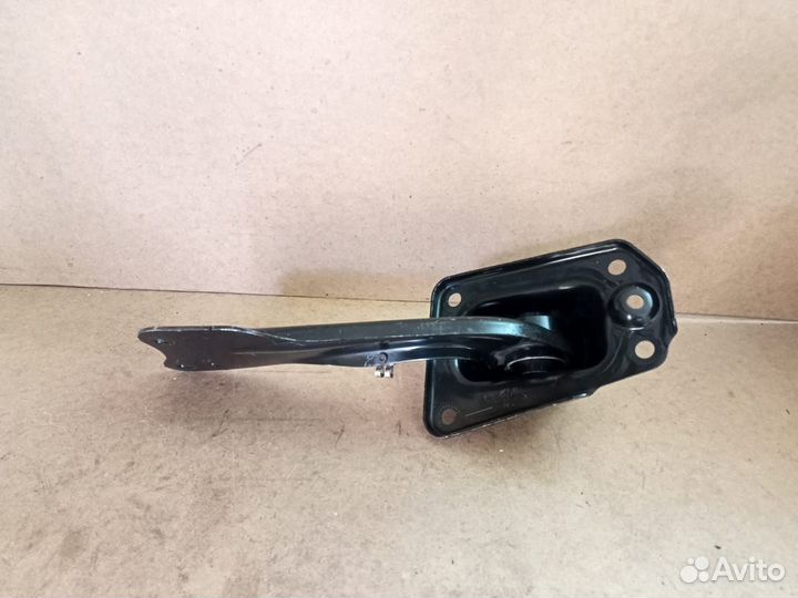 Рычаг задний правый продольный Audi A3 8P