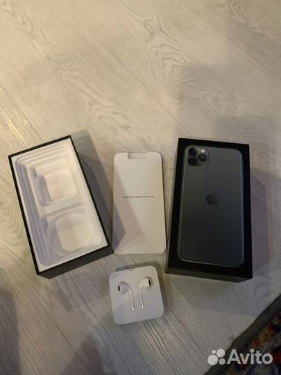 Коробки, макбук, iPhone, applewatch