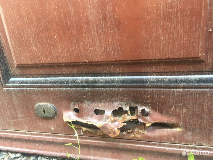 Продам входную дверь бу