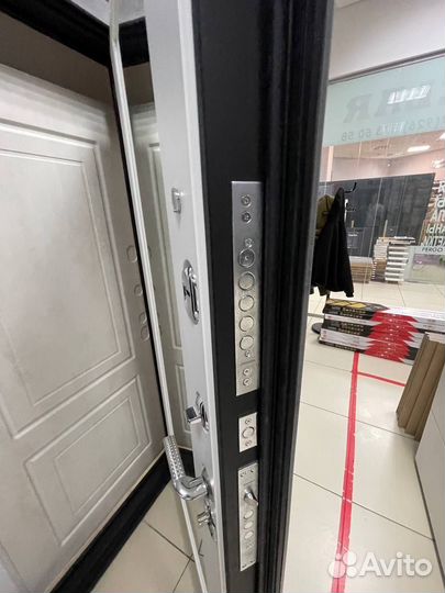 Дверь входная металлическая