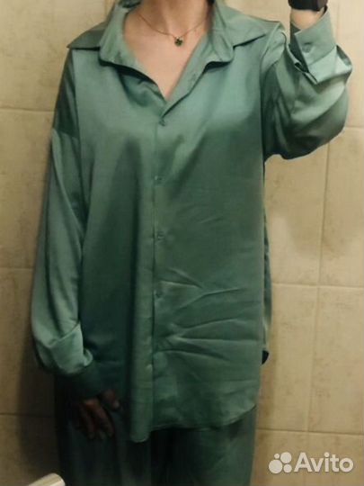 Костюм женский атласный