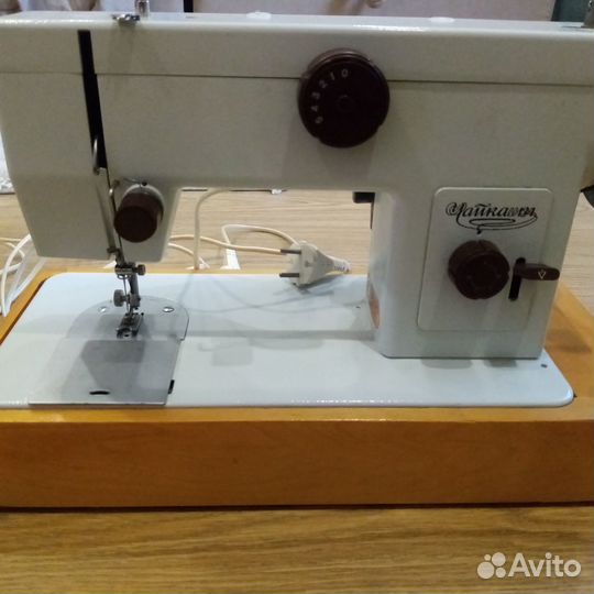 Продам швейную машинку 