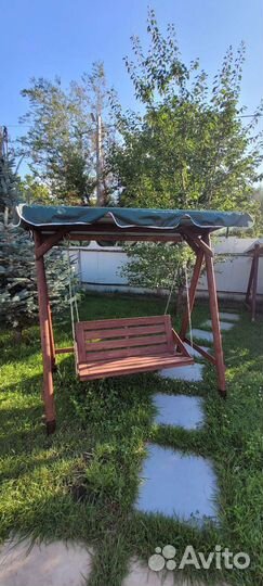 Садовые качели из дерева