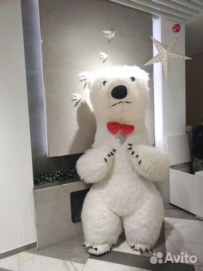 Ростовой белый медведь