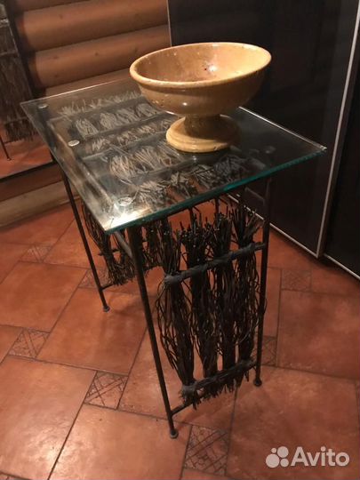 Журнальный столик для салона магии