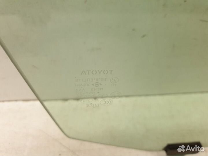 Стекло двери переднее правое Toyota Camry 30