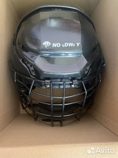 Шлем хоккейный, коньки, защита