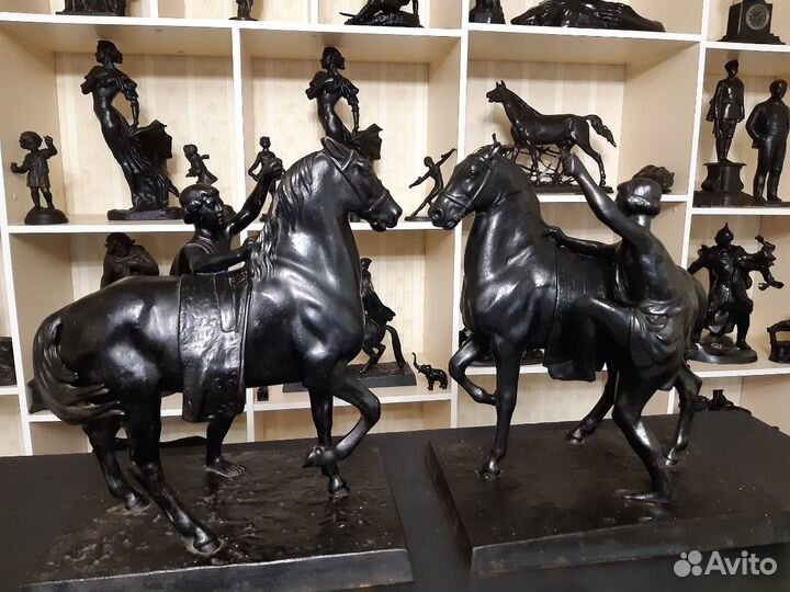 Садящийся всадник. Касли. Каслинское литье