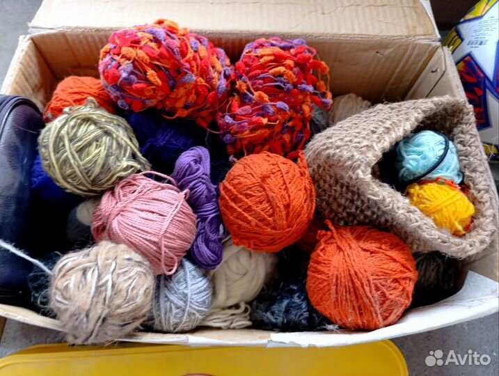 Спицы, крючки, нитки для вязания