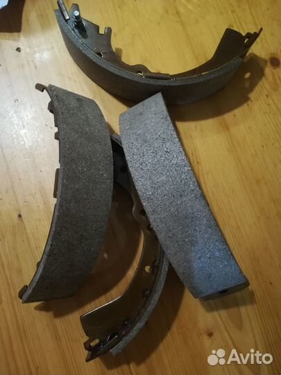 Тормозные колодки задние барабанные на Toyota