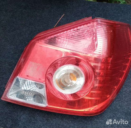 Задняя правая фара на Geely MK Cross