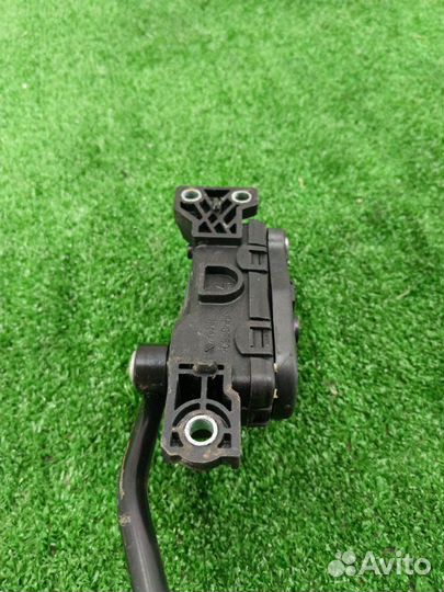 Педаль газа Nissan Primera P12 QG16DE 2003