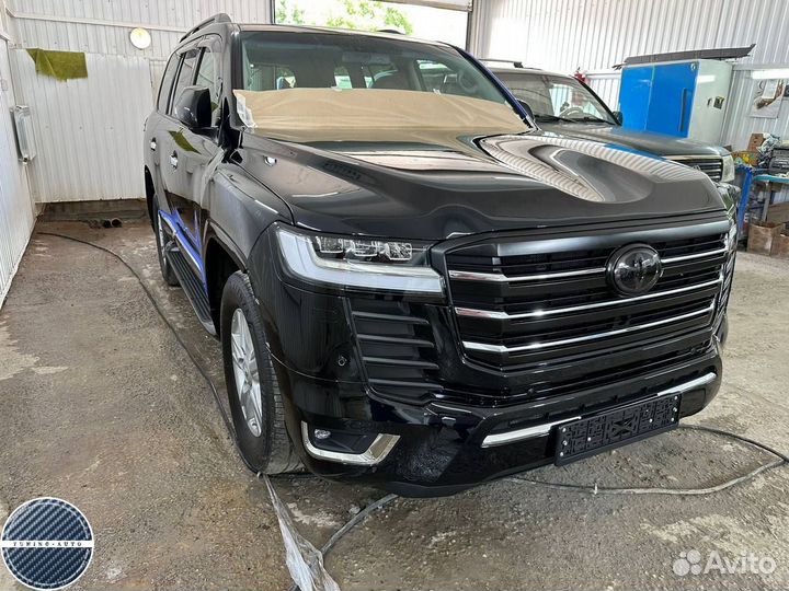 Рестайлинг обвес в Toyota Land Cruiser 300