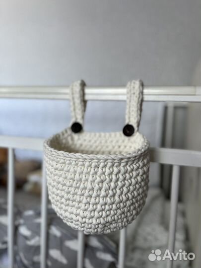 Вязаная корзина-карман