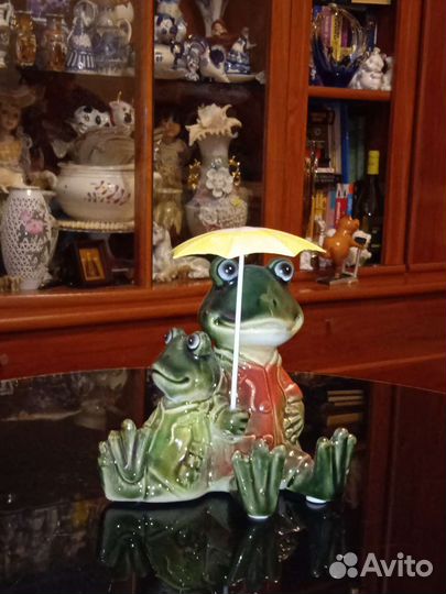 Лягушки фарфоровые