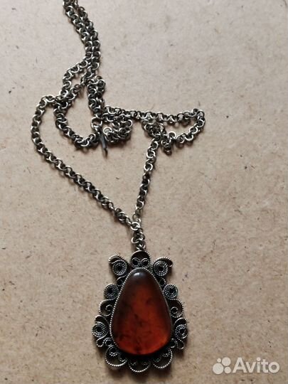 Старинные подвески и кулоны из Янтаря