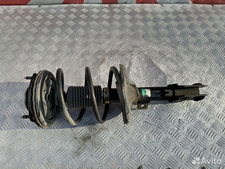 Стойка передняя правая Mitsubishi Grandis NA4W