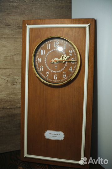 Советские Кварцевые Часы Настенные Янтарь СССР